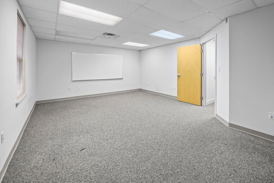 More Photos Of 314 Chris Gaupp Dr, Galloway Medical For Lease