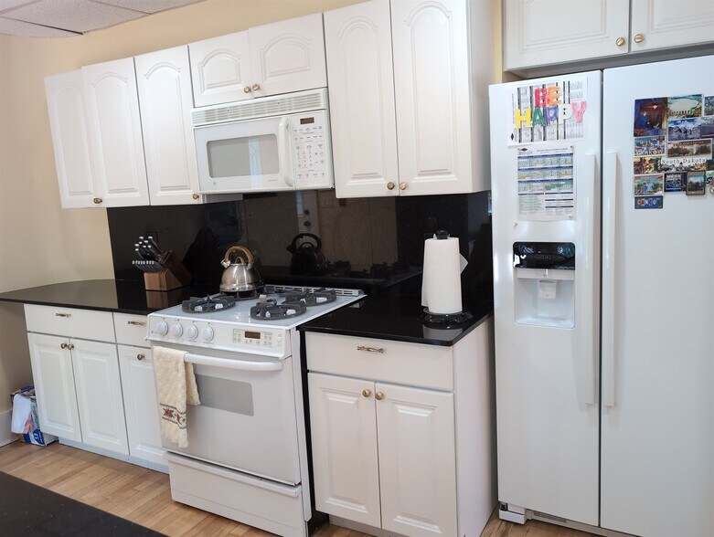 More Photos Of 417 N Hough St, Barrington Medical For Sale