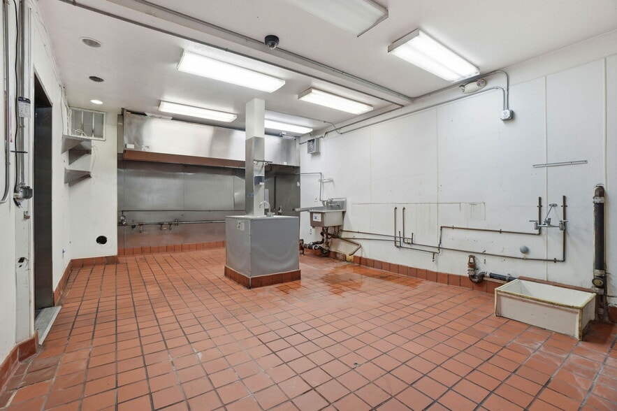 More Photos Of 2368 3rd St, San Francisco Restaurant For Lease