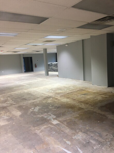 More Photos Of 69 Readington Rd, Branchburg Showroom For Lease
