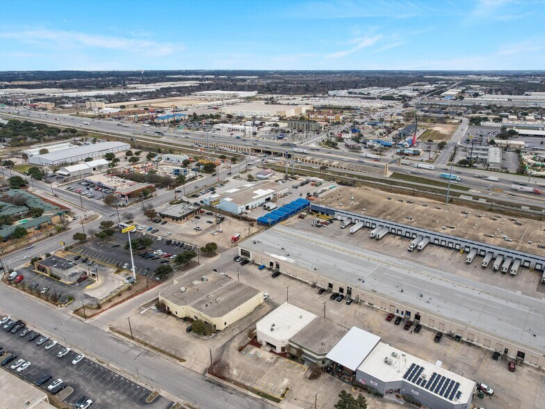More Photos Of 5810 Rittiman Plz, San Antonio Warehouse For Lease