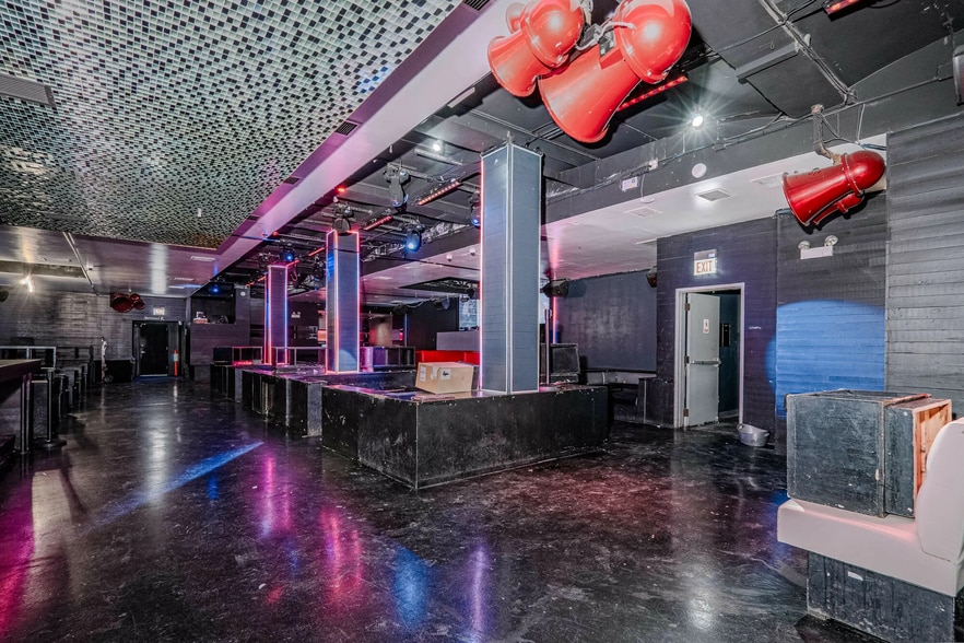 More Photos Of 215 W Ontario St, Chicago Office For Lease