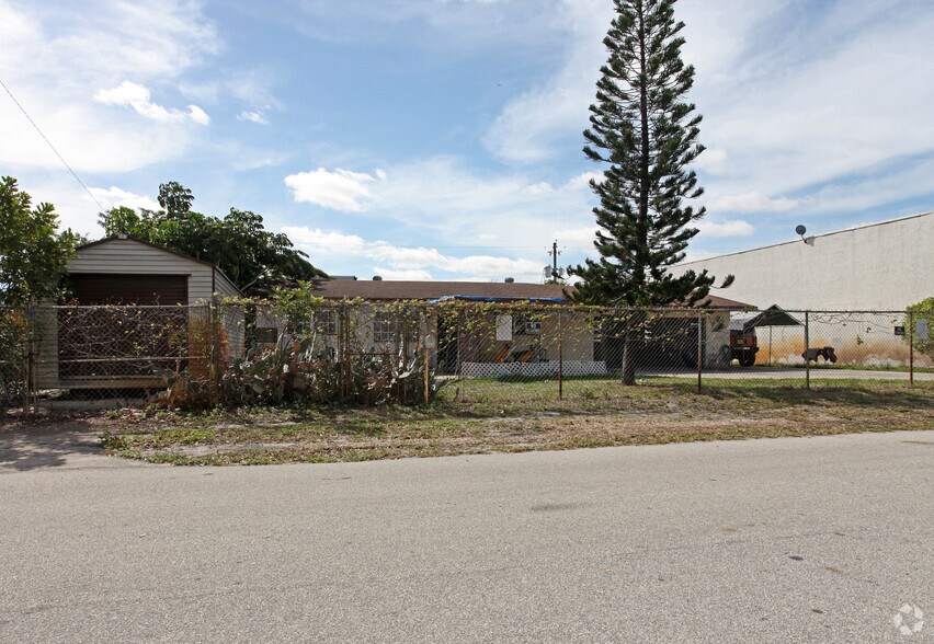 More Photos Of 1010 NW 52nd St, Fort Lauderdale Light Manufacturing For Sale