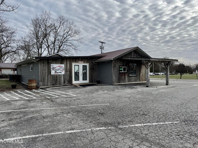 More Photos Of 404 W Vine St, Edgerton Restaurant For Sale