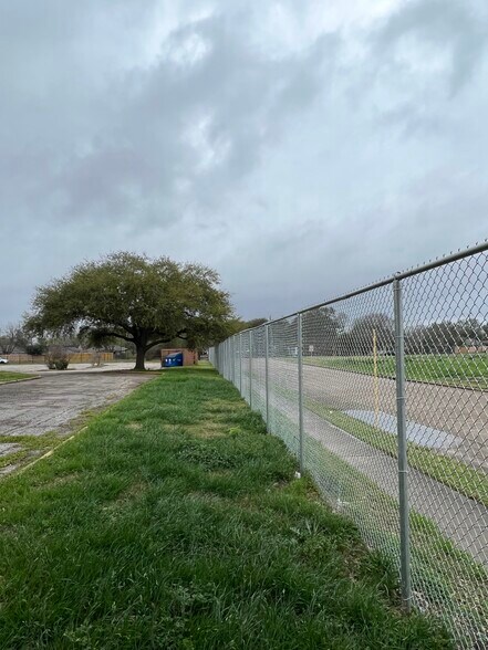 More Photos Of 9009 Boone Rd, Houston Assisted Living For Lease
