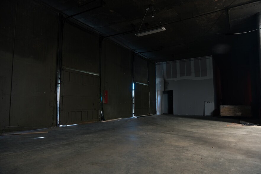 More Photos Of 523 Joseph E Boone Blvd, Atlanta Warehouse For Sale