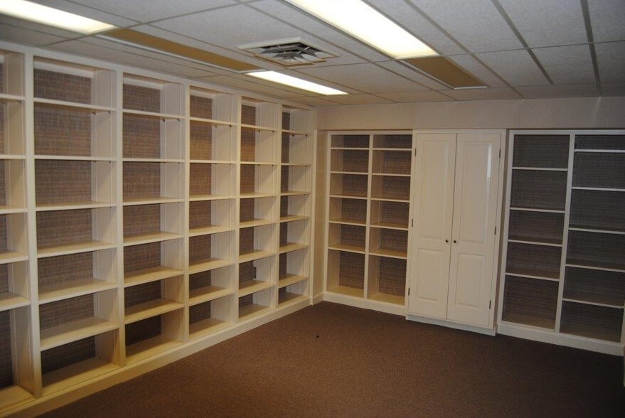 More Photos Of 82 Main St, Warrenton Office For Lease