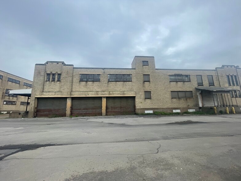 More Photos Of 658 Bailey Ave, Buffalo Manufacturing For Sale
