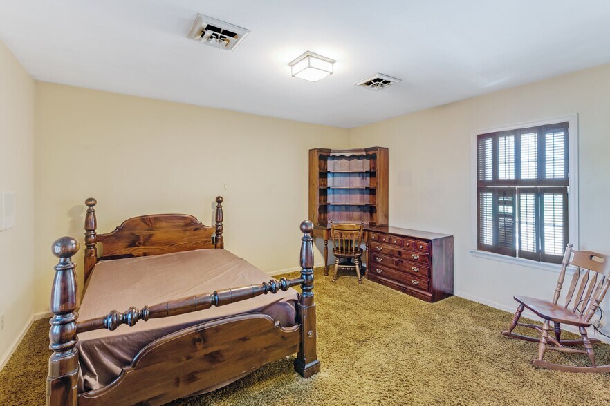 More Photos Of 1445 Catawba Ave, Newfield Service For Sale