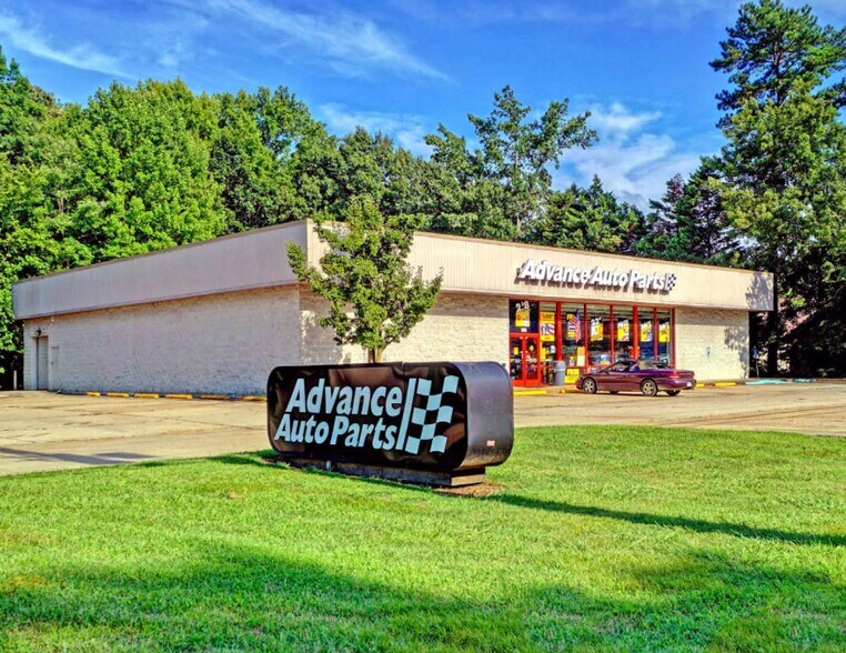 Primary Photo Of 398 Wythe Creek Rd, Poquoson Auto Repair For Sale