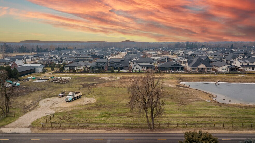 More Photos Of 7595 W Moon Valley Rd, Eagle Land For Sale