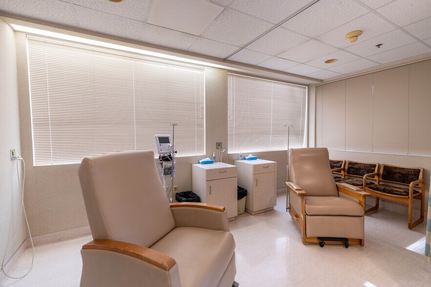 More Photos Of 2699 N 17th St, Coos Bay Medical For Sale