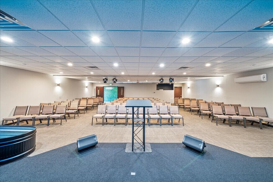 More Photos Of 106 E Princeton Dr, Princeton Storefront Retail Office For Sale