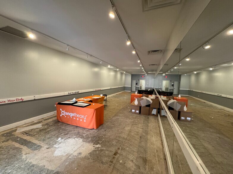 More Photos Of 1040-1044 Lake St, Oak Park Storefront Retail Office For Sale