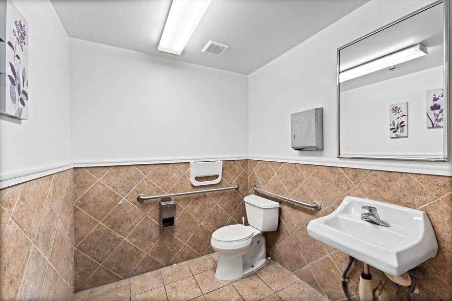 More Photos Of 7433-7439 Lampson Ave, Garden Grove Warehouse For Sale