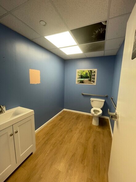 More Photos Of 115 Christopher Columbus Dr, Jersey City Medical For Lease
