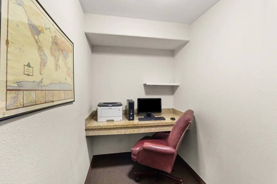 More Photos Of 18150 McKay Dr, Humble Hotel For Sale