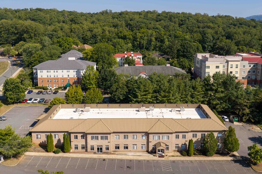 More Photos Of 1410 Incarnation Dr, Charlottesville Medical For Sale