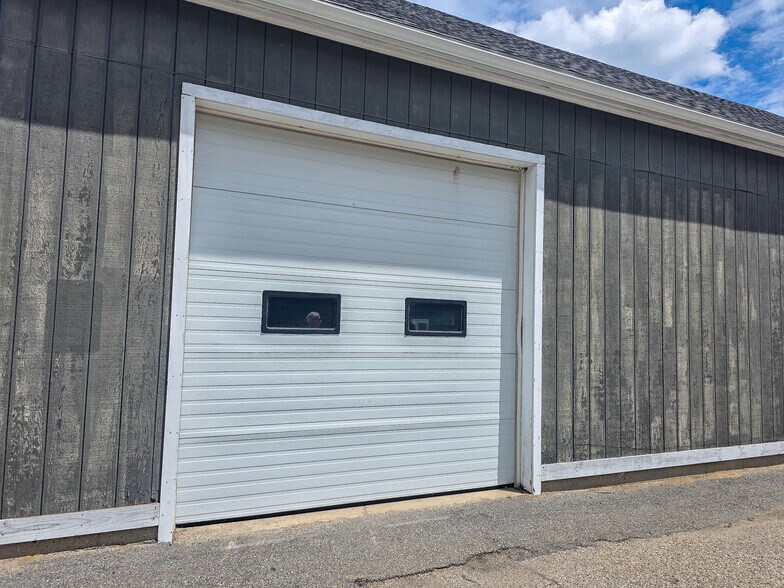 More Photos Of 86 Tide Mill Rd, Hampton Warehouse For Lease