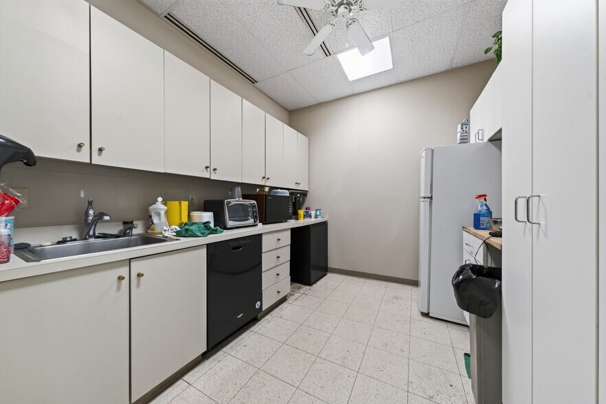 More Photos Of 1461 Highway EE, Winfield Specialty For Sale