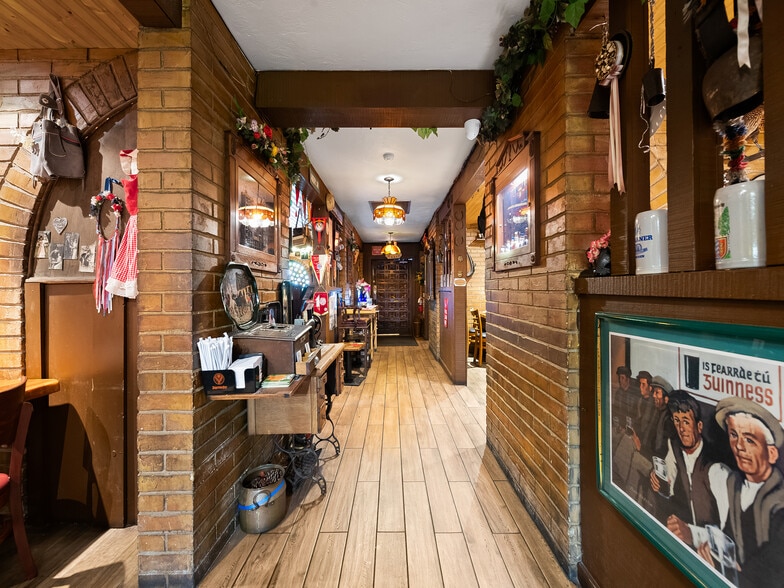 More Photos Of 3016 E Commercial Blvd, Fort Lauderdale Restaurant For Sale