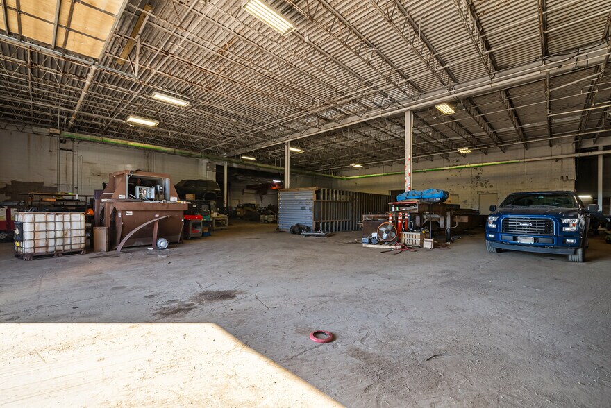 More Photos Of 2707 6th Ave, Anoka Warehouse For Sale