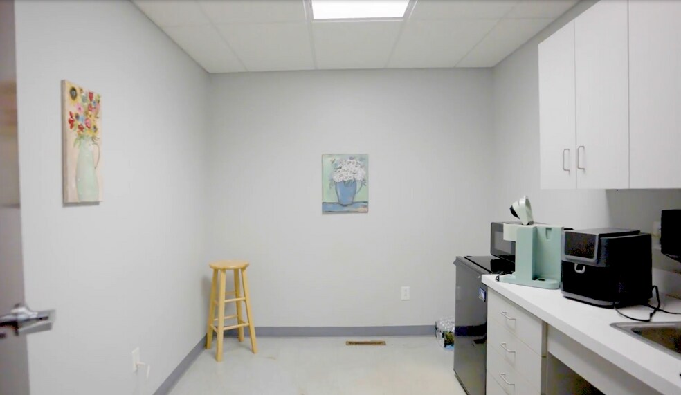 More Photos Of 608 35th Ave, Moline Medical For Sale