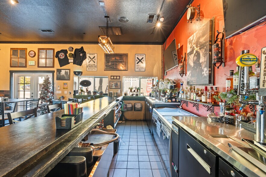 More Photos Of 401 Oak St, Brookings Specialty For Sale