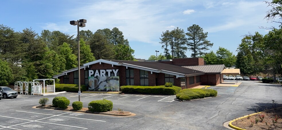 More Photos Of 3370 Venture Pky, Duluth Restaurant For Lease