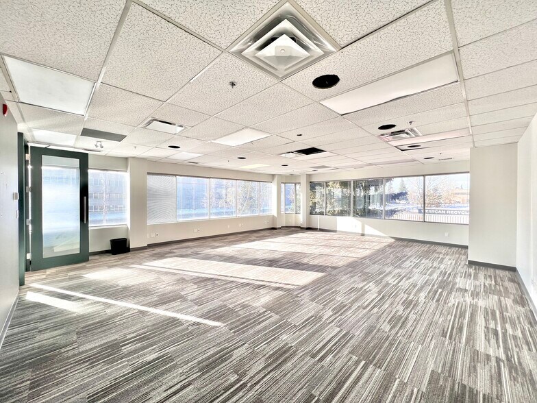 More Photos Of 4640-4888 72nd Ave SE, Calgary Distribution For Lease