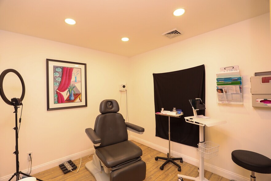 More Photos Of 216 Rt. 32, New Paltz Medical For Sale