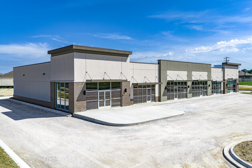 More Photos Of 10514-10524 E AR 72 Hwy, Pea Ridge Showroom For Lease