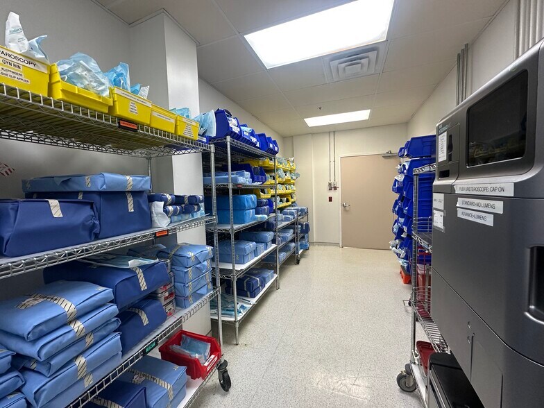 More Photos Of 1310 SE West Star Ave, Port Saint Lucie Hospital For Lease