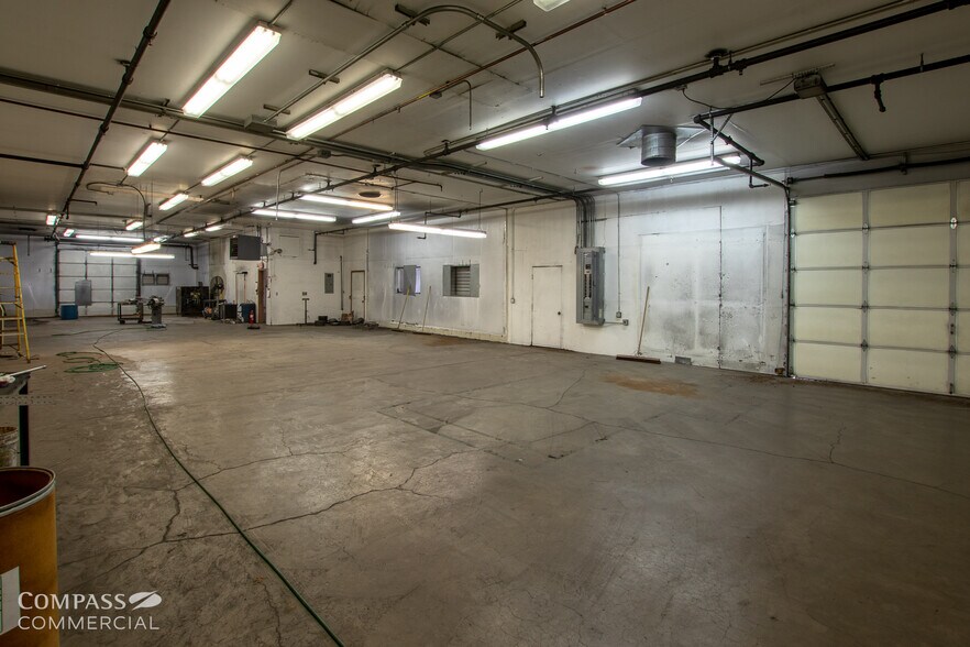 More Photos Of 480 SE Bridgeford Blvd, Bend Industrial For Lease