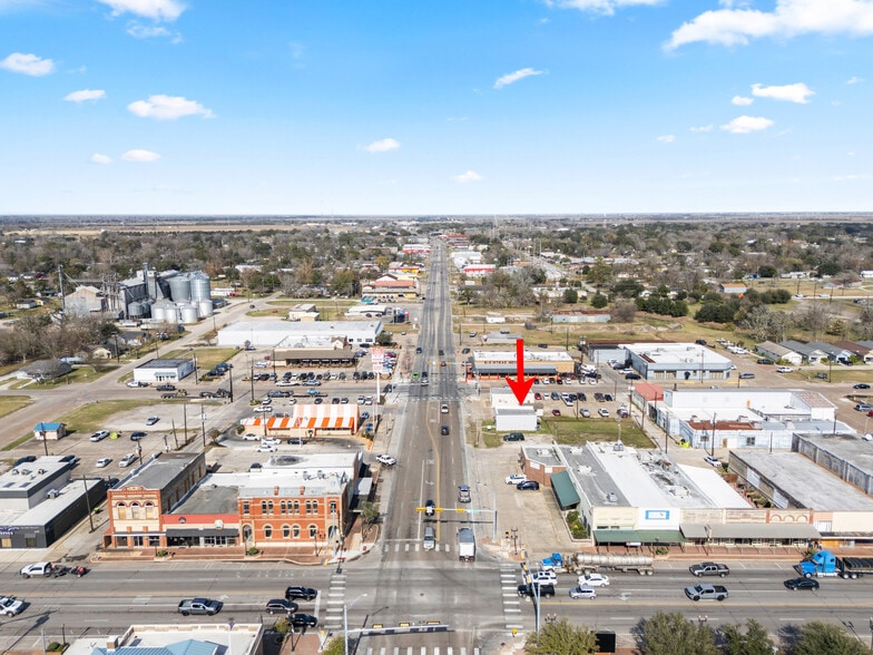 More Photos Of 2015 Avenue F, Bay City Office For Lease