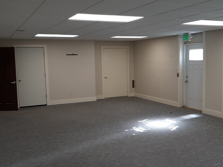 More Photos Of 2 Crane Park Dr, Wilbraham Medical For Lease