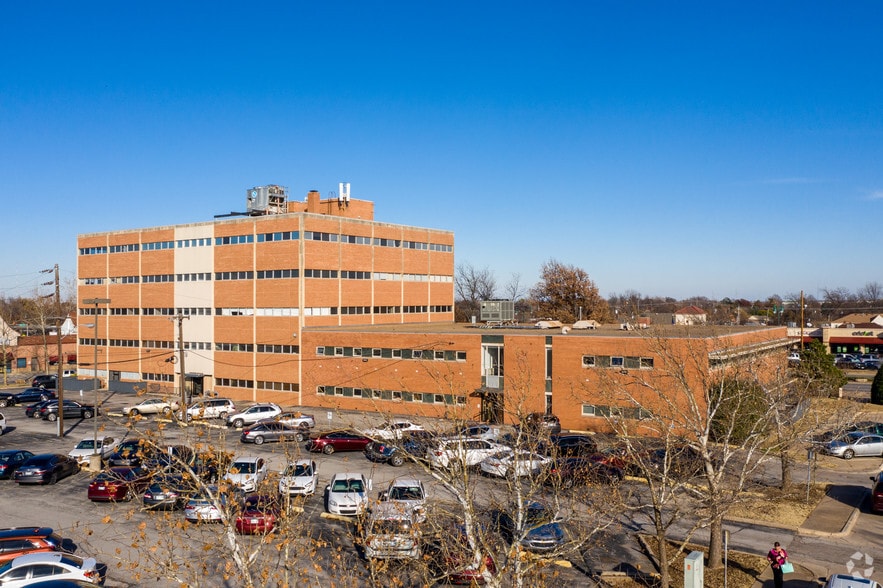 More Photos Of 2901-2915 N Classen Blvd, Oklahoma City Office For Lease