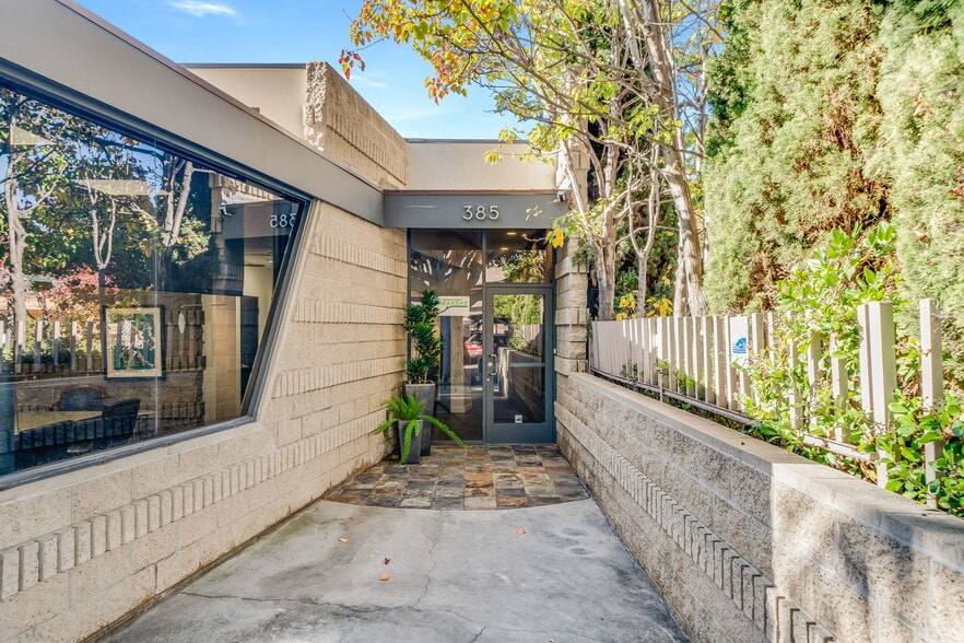 More Photos Of 385 2nd St, Laguna Beach Loft Creative Space For Sale