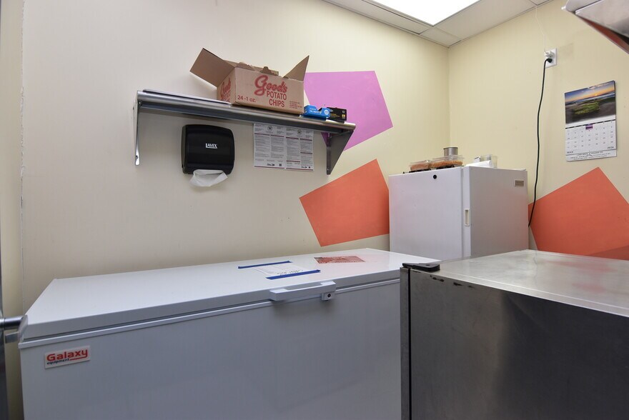 More Photos Of 10 S Walnut St, Milford Restaurant For Sale