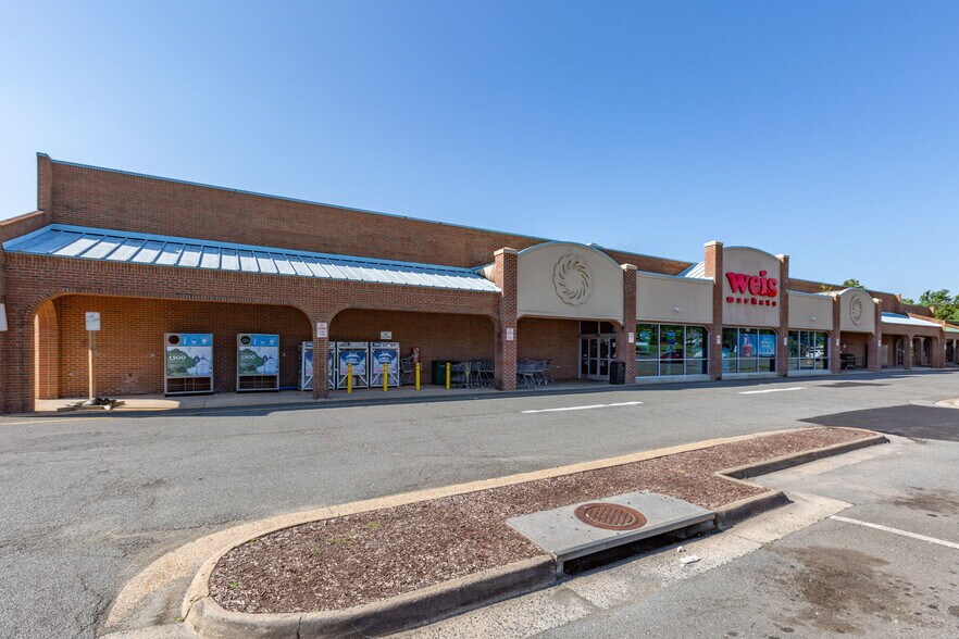 More Photos Of 282 Deacon Rd, Fredericksburg Storefront For Lease