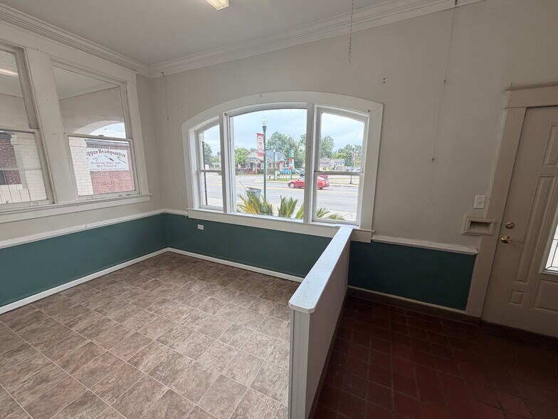 More Photos Of 2620 Main St, Columbia Apartments For Lease