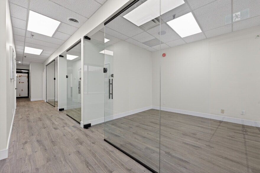 More Photos Of 570 Hood Rd W, Markham Service For Sale