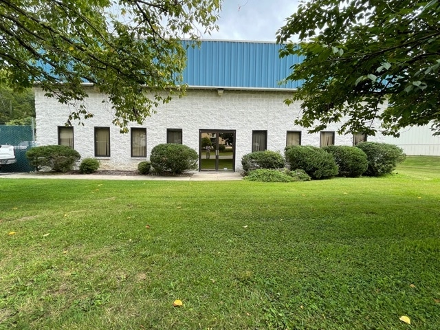 Primary Photo Of 108 Sandy Dr, Newark Warehouse For Lease