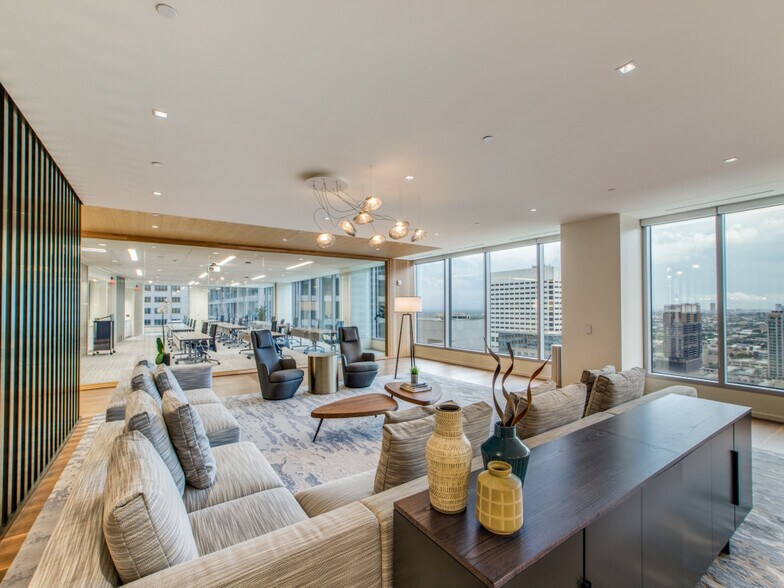 More Photos Of 1000 Main St, Houston Coworking Space