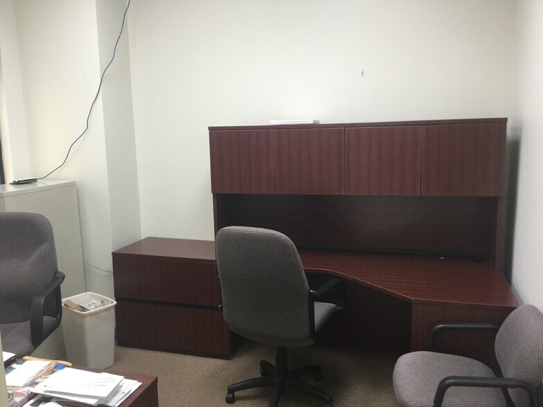 More Photos Of 1225 Coronet Dr, Dalton Office For Lease