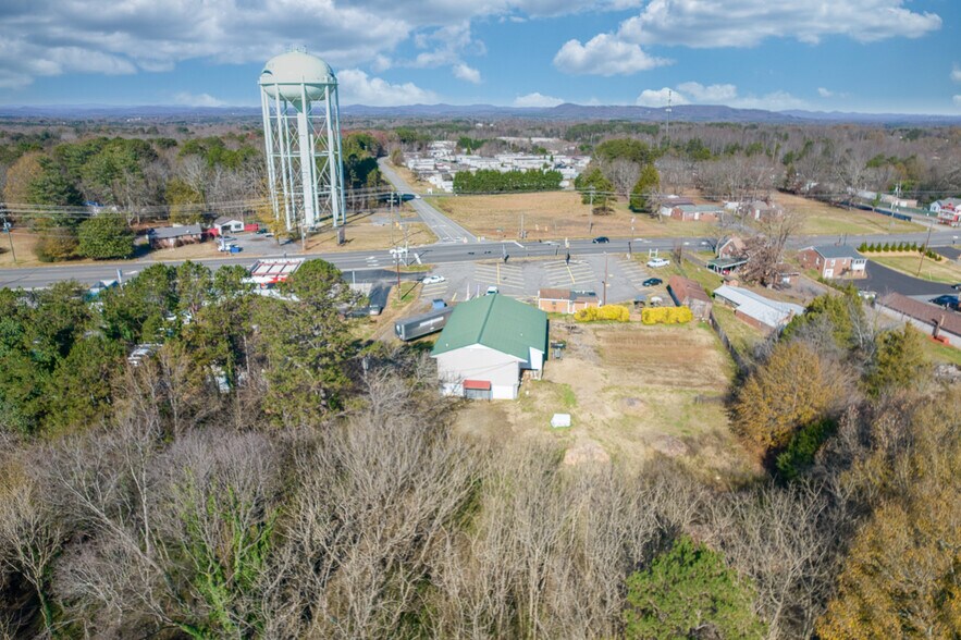 More Photos Of 3506 Springs Rd, Hickory Freestanding For Sale