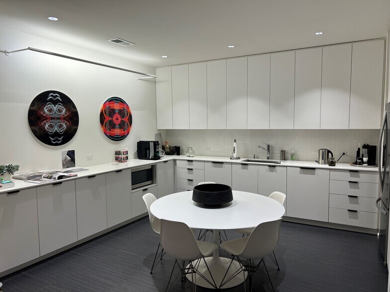 More Photos Of 108-110 W Kinzie St, Chicago Office Residential For Sale