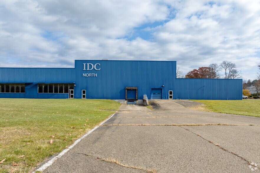 More Photos Of 100 Murray Dr, Warren Warehouse For Lease
