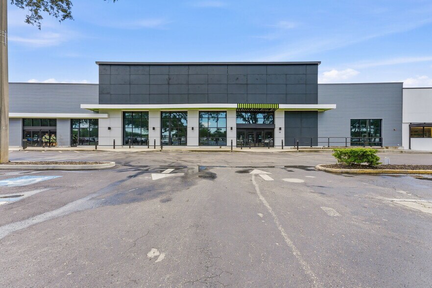More Photos Of 2519 N McMullen Booth Rd, Clearwater Freestanding For Lease