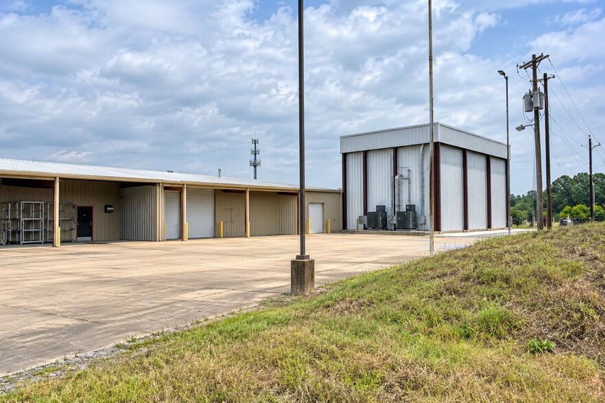 More Photos Of 1703 E Whaley St, Longview Warehouse For Sale
